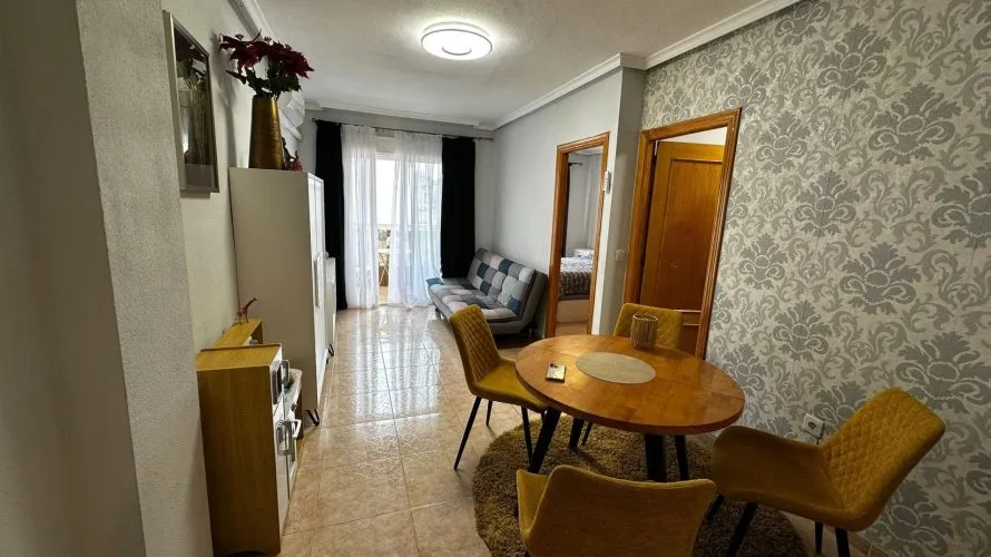 Apartamento de 2 dormitorios en Torrevieja, Spain No. 2700