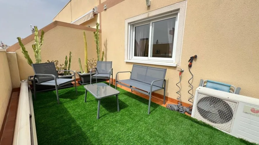Ático de 2 dormitorios en Torrevieja, Spain No. 2677 № 1