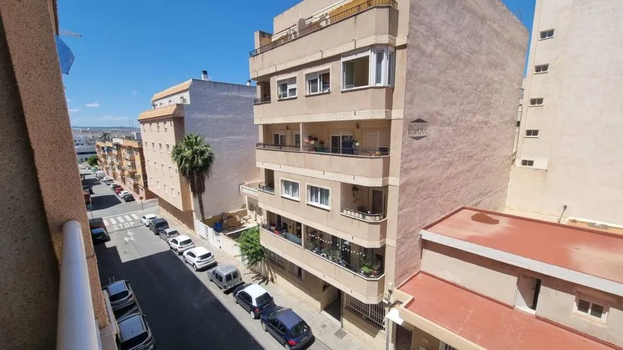 Apartamento de 2 dormitorios en Torrevieja, Spain No. 2812 № 1