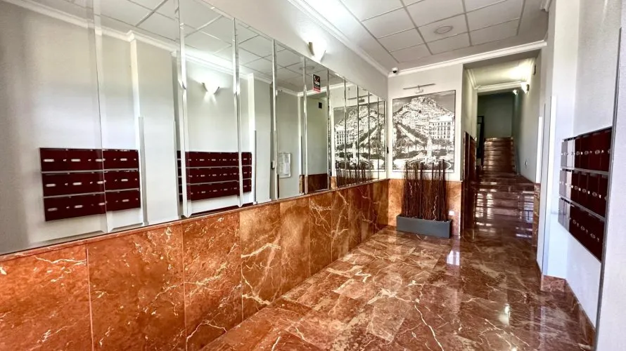Apartamento de 4 dormitorios en Alicante, Spain No. 1484 № 2