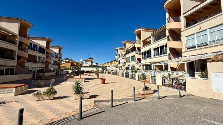 Apartamento de 2 dormitorios en Orihuela, Spain No. 2695