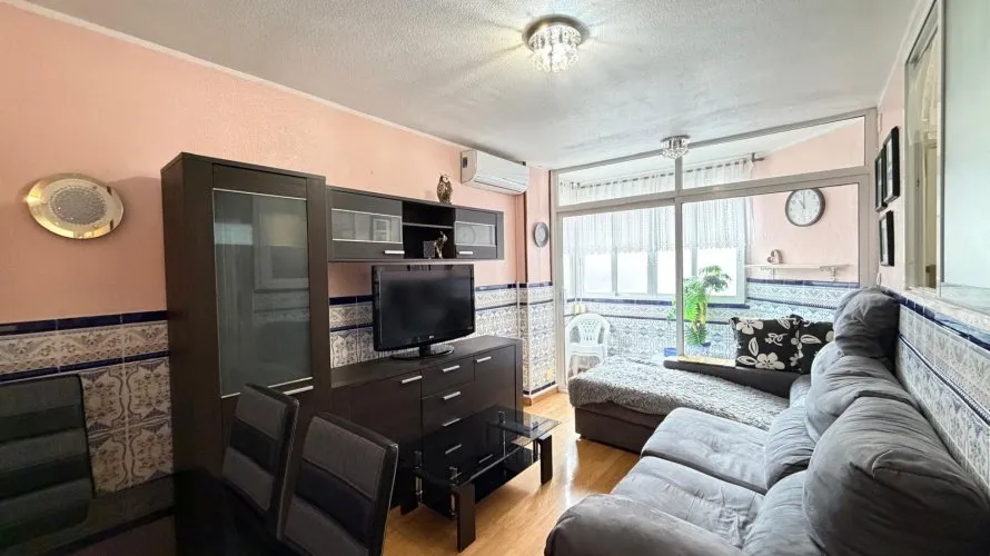 Apartamento de 1 dormitorio en Torrevieja, Spain No. 2690 № 1