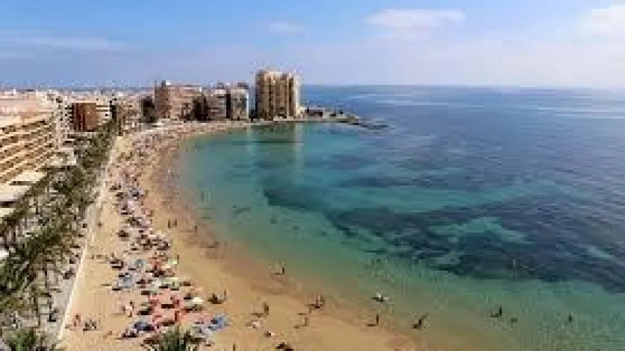 Apartamento de 3 dormitorios en Torrevieja, Spain No. 2670