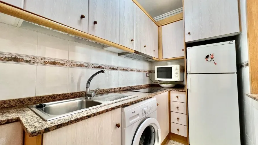 Apartamento de 2 dormitorios en Torrevieja, Spain No. 2782
