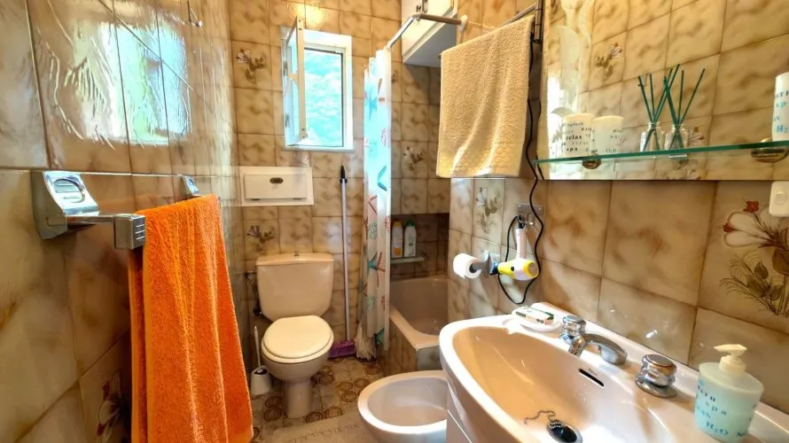 Apartamento de 1 dormitorio en Mieres, Spain No. 2824 № 4