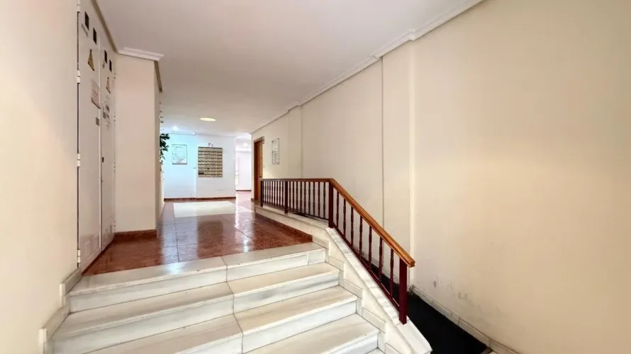 Apartamento de 1 dormitorio en Torrevieja, Spain No. 2728 № 1