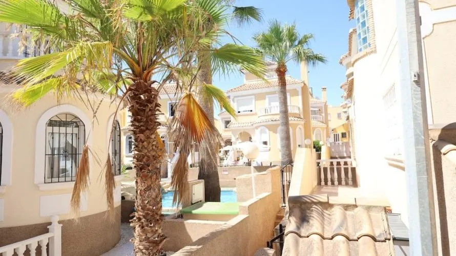 Apartamento de 3 dormitorios en Campoamor, Spain No. 1530 № 3