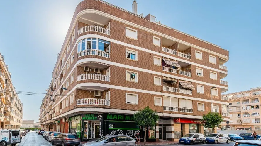 Apartamento de 3 dormitorios en Torrevieja, Spain No. 2786