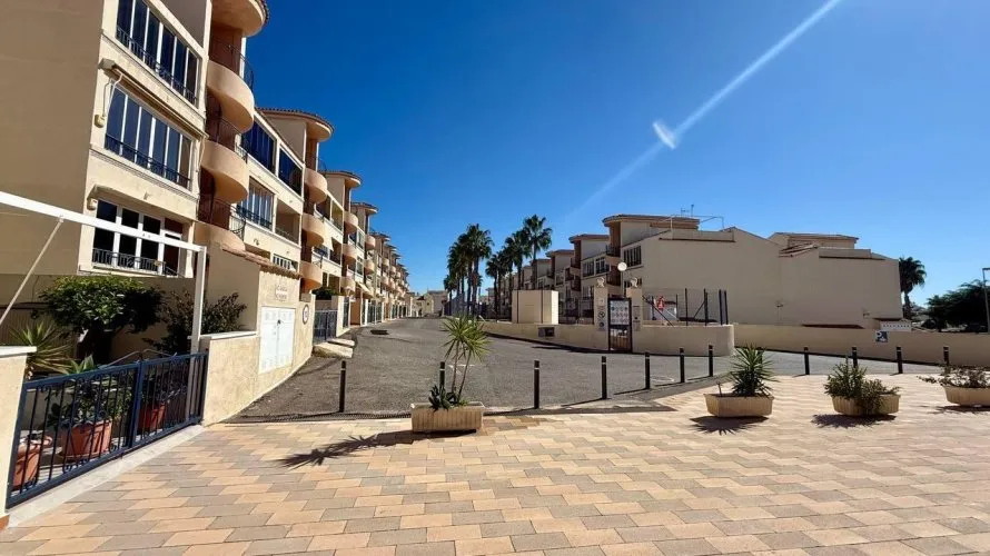 Apartamento de 2 dormitorios en Orihuela, Spain No. 2695 № 1