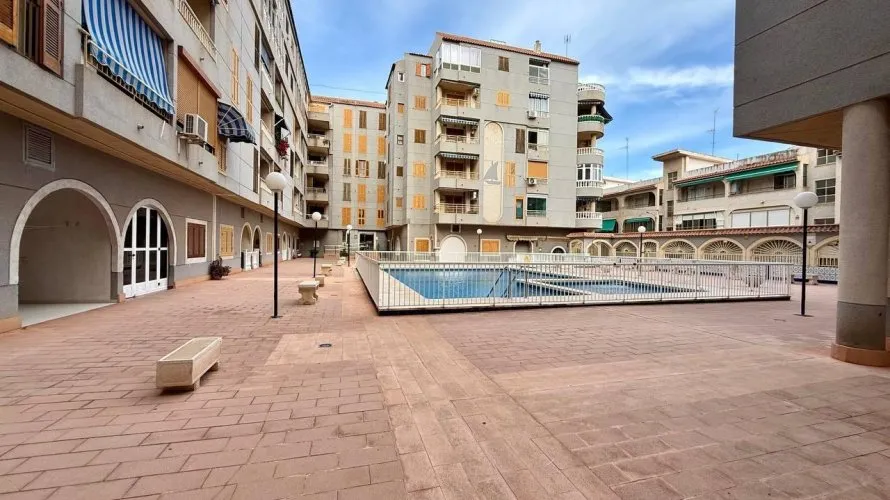 Apartamento de 2 dormitorios en Torrevieja, Spain No. 2692 № 3