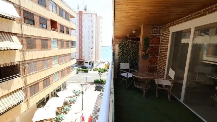 Apartamento de 3 dormitorios en Torrevieja, Spain No. 1447 № 1