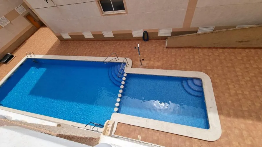 Apartamento de 2 dormitorios en Torrevieja, Spain No. 2812