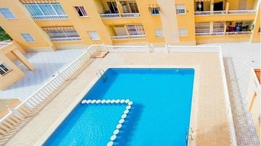 Apartamento de 2 dormitorios en Torrevieja, Spain No. 2845