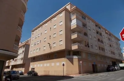 Apartamento de 2 dormitorios en Torrevieja, Spain No. 2812