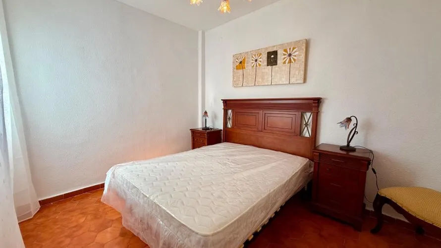 Apartamento de 3 dormitorios en Alicante, Spain No. 2709 № 1