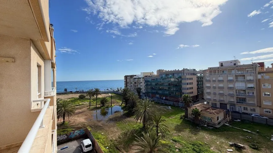 Apartamento de 2 dormitorios en Torrevieja, Spain No. 2729 № 1