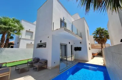 Apartamento de 3 dormitorios en Torrevieja, Spain No. 1430