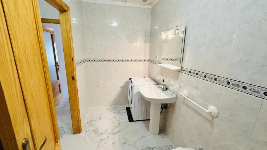 Apartamento de 2 dormitorios en Torrevieja, Spain No. 2674 № 8