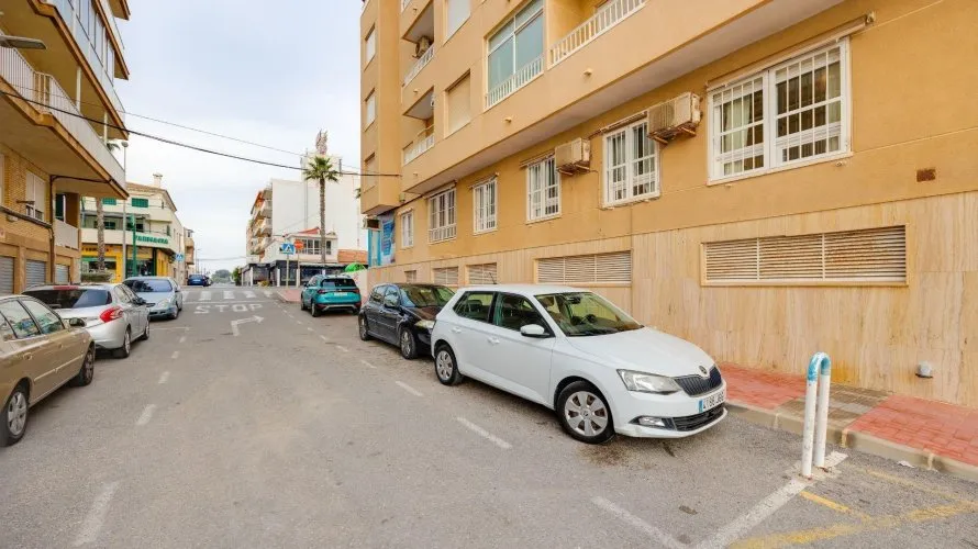 Apartamento de 2 dormitorios en Torrevieja, Spain No. 2756