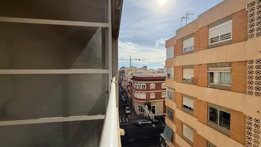Apartamento de 2 dormitorios en Torrevieja, Spain No. 2696 № 1