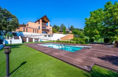Apartamento de 8 dormitorios en Las Rozas de Madrid, Spain No. 1541