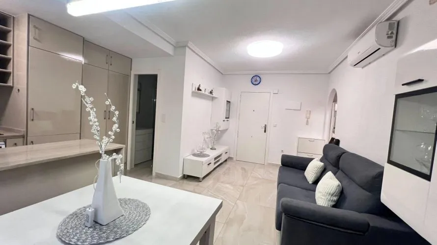 Apartamento de 60m² en Torrevieja, Spain No. 2702 № 8