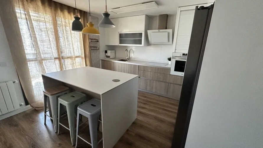 Apartamento de 3 dormitorios en Alicante, Spain No. 1944 № 1