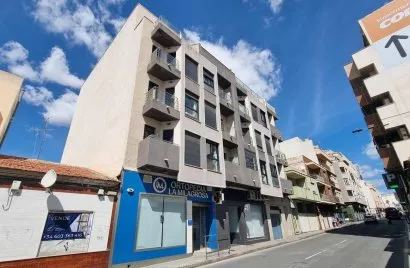 Apartamento de 2 dormitorios en Torrevieja, Spain No. 2657