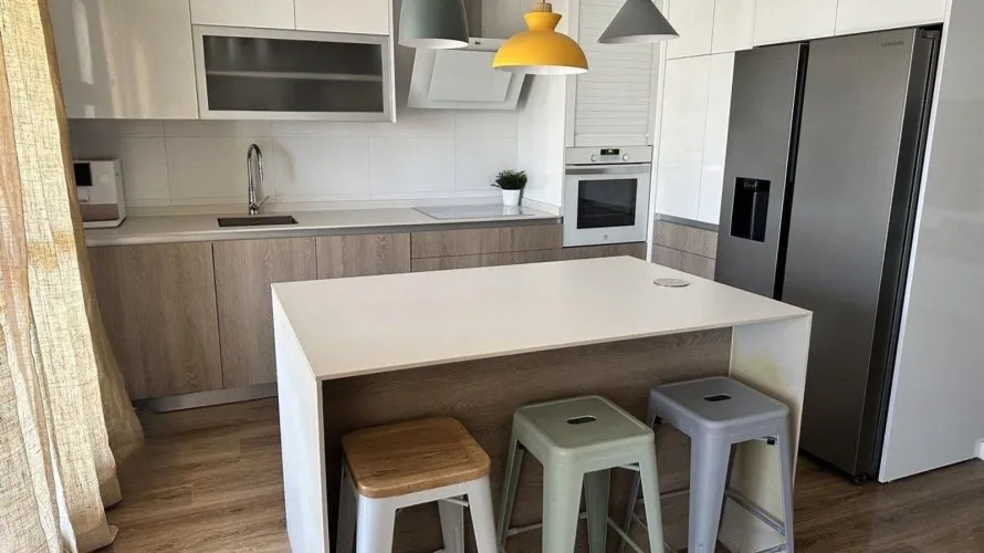 Apartamento de 3 dormitorios en Alicante, Spain No. 1944 № 2