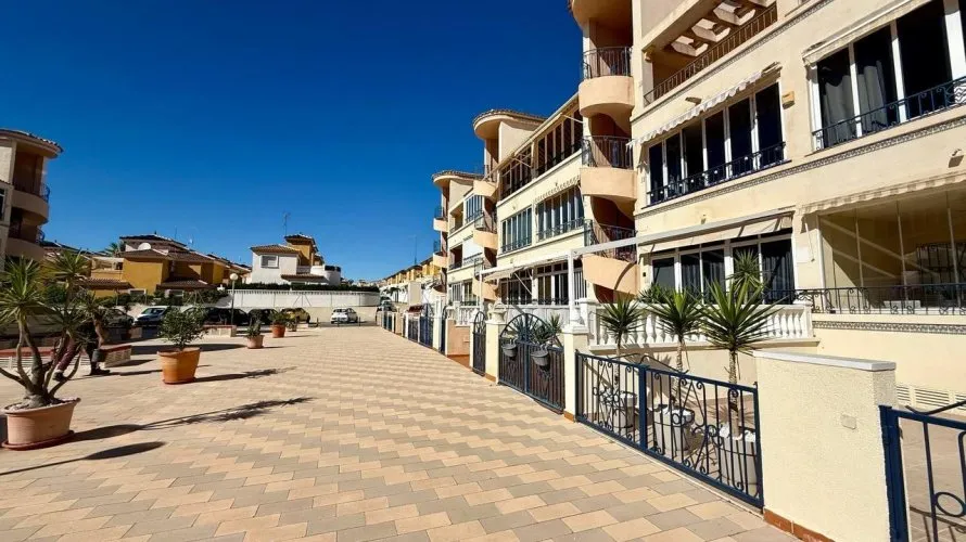 Apartamento de 2 dormitorios en Orihuela, Spain No. 2695 № 2