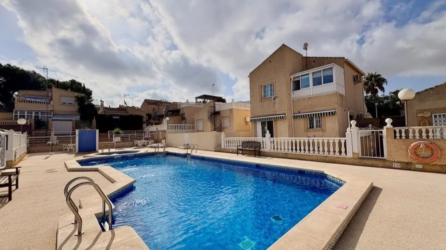 Сasa de 4 dormitorios en Torrevieja, Spain No. 2990 № 1