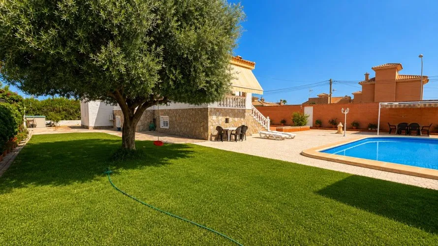 Villa de 200m² en Torrevieja, Spain No. 2964 № 4