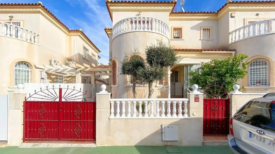 Сasa de 3 dormitorios en Torrevieja, Spain No. 3049
