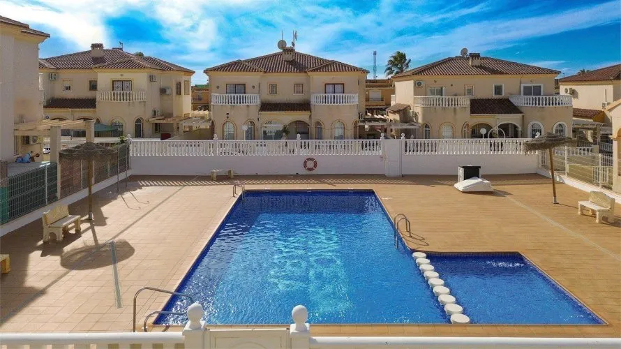 Сasa de 3 dormitorios en Torrevieja, Spain No. 3049 № 4