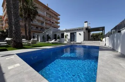 Villa de 4 dormitorios en Torrevieja, Spain No. 3006