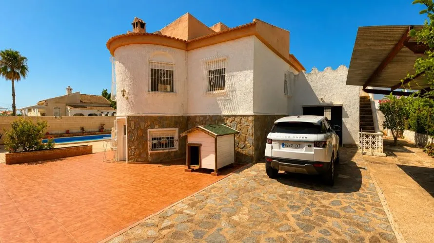 Villa de 200m² en Torrevieja, Spain No. 2964