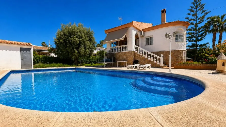 Villa de 200m² en Torrevieja, Spain No. 2964 № 3