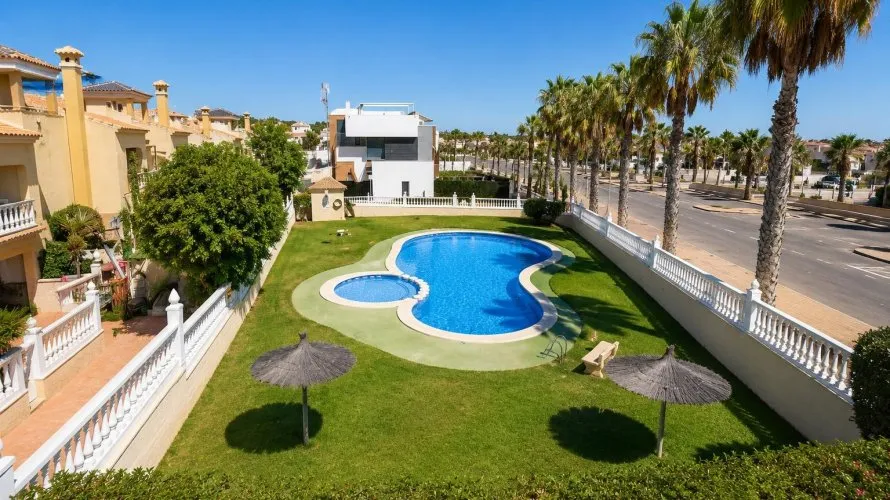 Apartamento de 2 dormitorios en La Zenia, Spain No. 2999