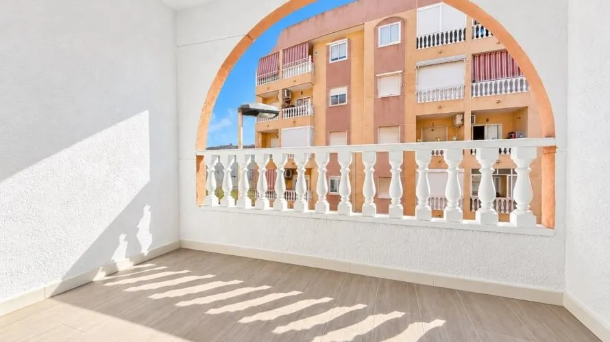 Apartamento de 2 dormitorios en Torrevieja, Spain No. 3294 № 8