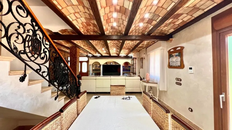 Villa de 4 dormitorios en Almoradí, Spain No. 3209