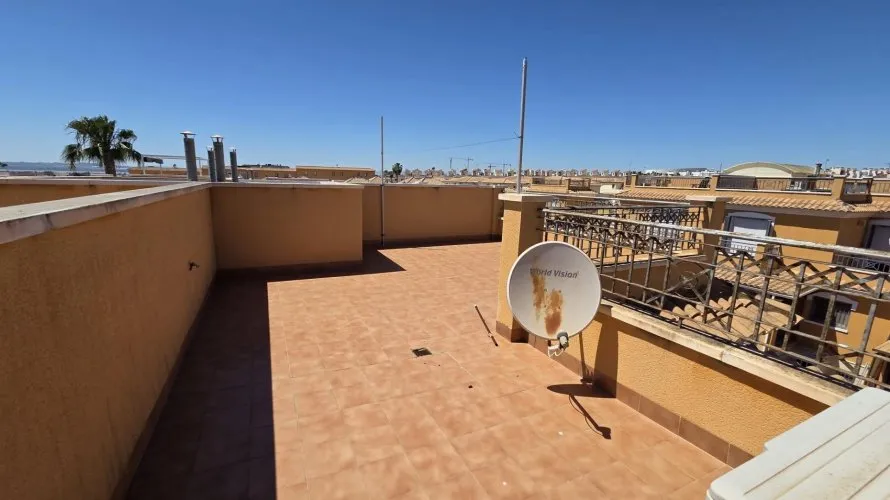 Сasa de 3 dormitorios en Torrevieja, Spain No. 3064 № 1