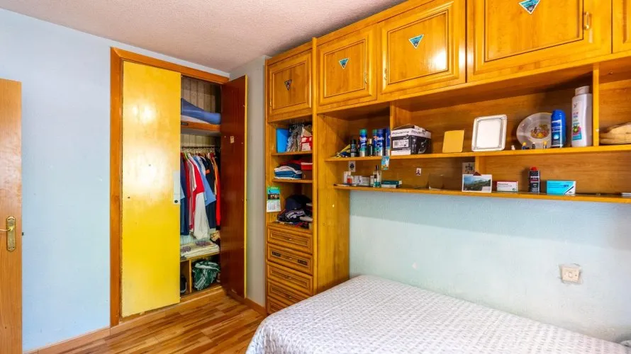 Apartamento de 3 dormitorios en Alcorcón, Spain No. 3089 № 1