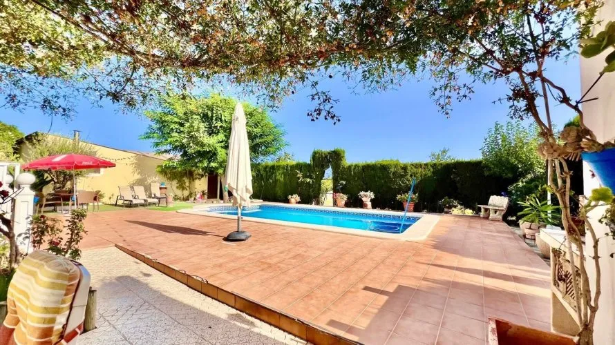 Villa de 3 dormitorios en Daya Vieja, Spain No. 3108