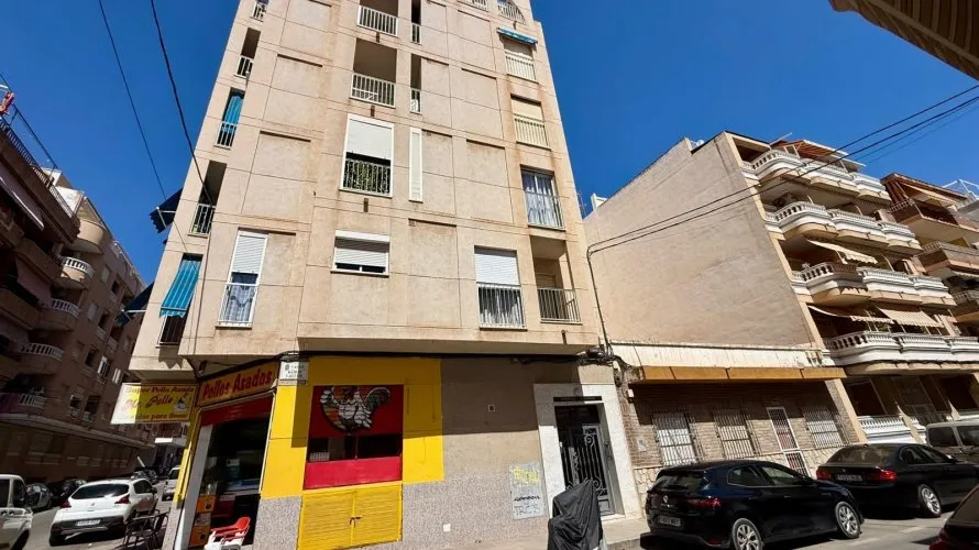 Apartamento de 1 dormitorio en Torrevieja, Spain No. 3136 № 1