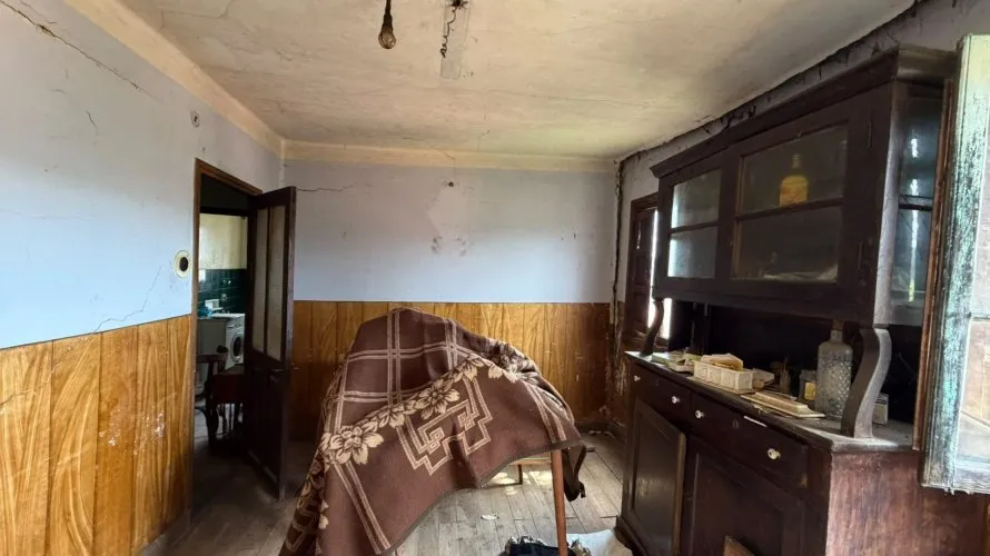 Сasa de 5 dormitorios en Salas, Spain No. 3204 № 1