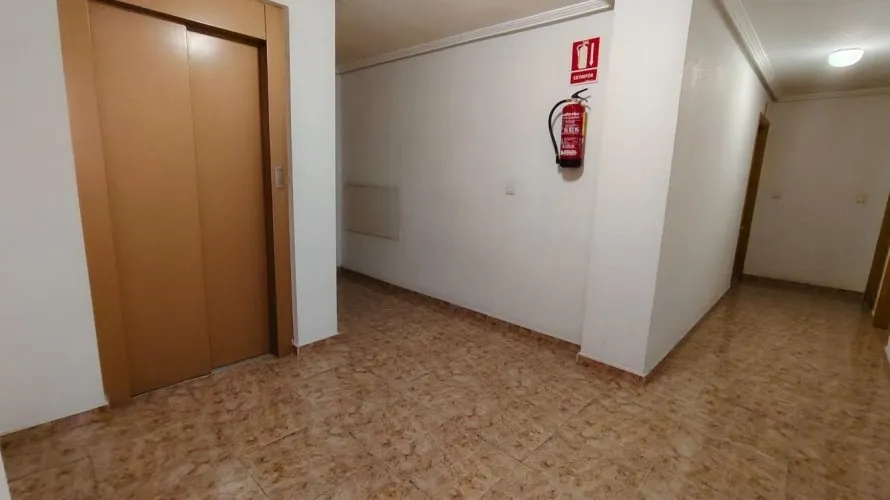 Apartamento de 2 dormitorios en Torrevieja, Spain No. 3293 № 2