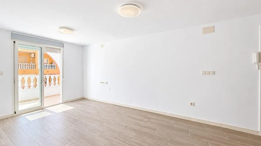 Apartamento de 2 dormitorios en Torrevieja, Spain No. 3294 № 9