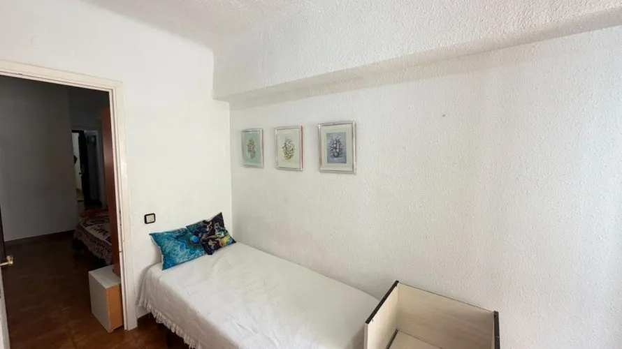 Apartamento de 3 dormitorios en Alicante, Spain No. 3250 № 1