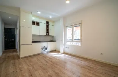 Apartment de 2 chambres à Madrid, Spain No. 1087