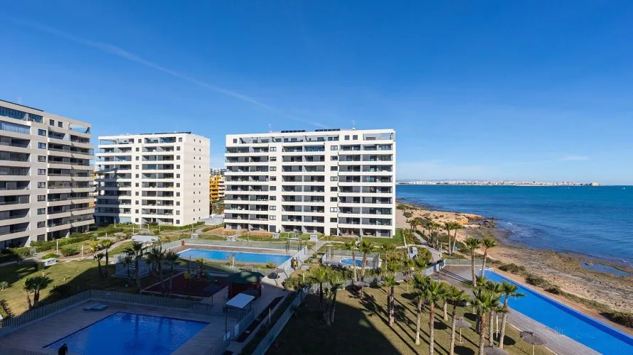 Apartment de 2 chambres à Torrevieja, Spain No. 1192
